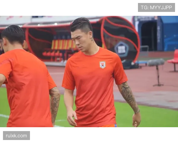 内维斯如何从防守型后腰蜕变为中场组织核心？